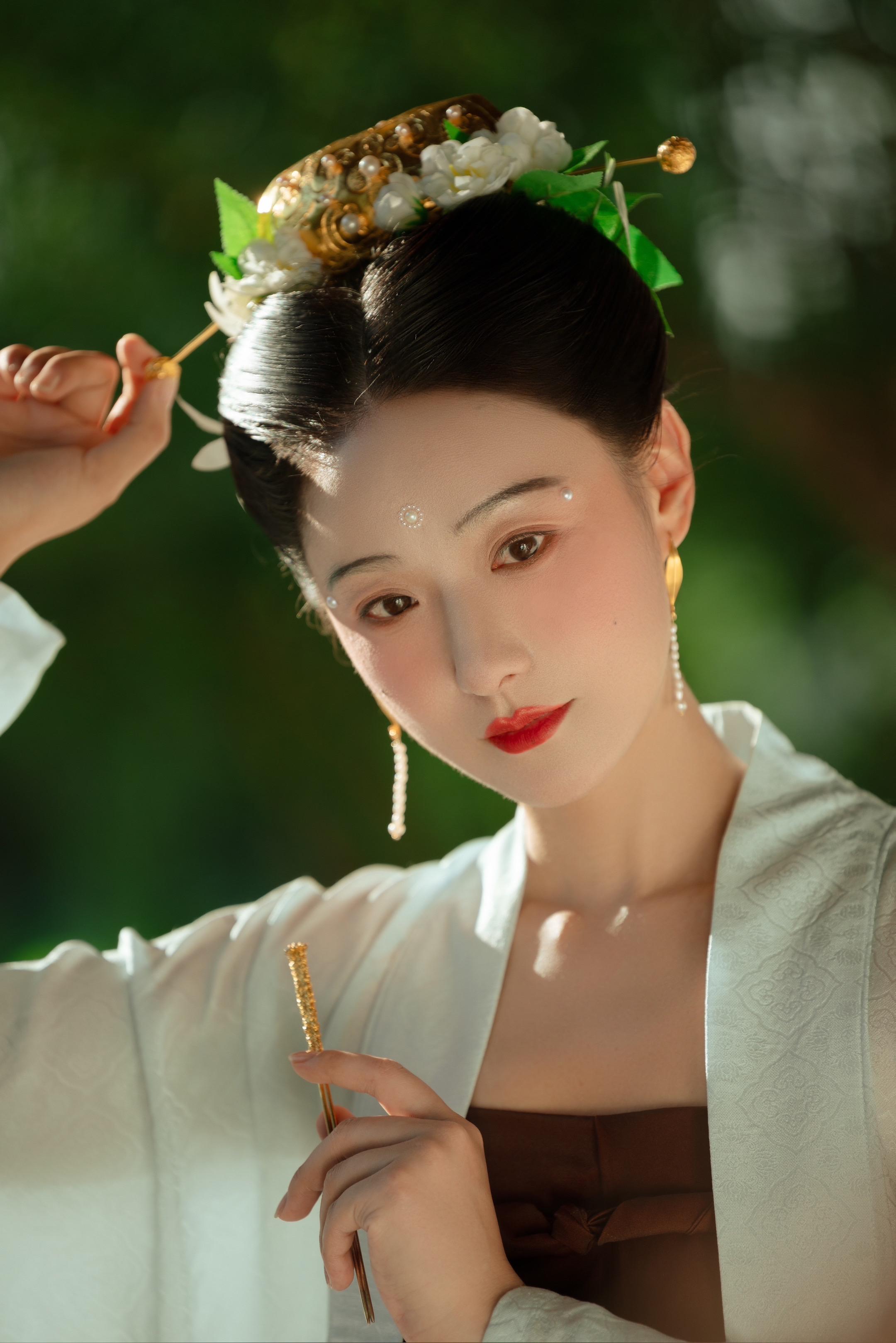 南宋·仕女｜微风栀子香。