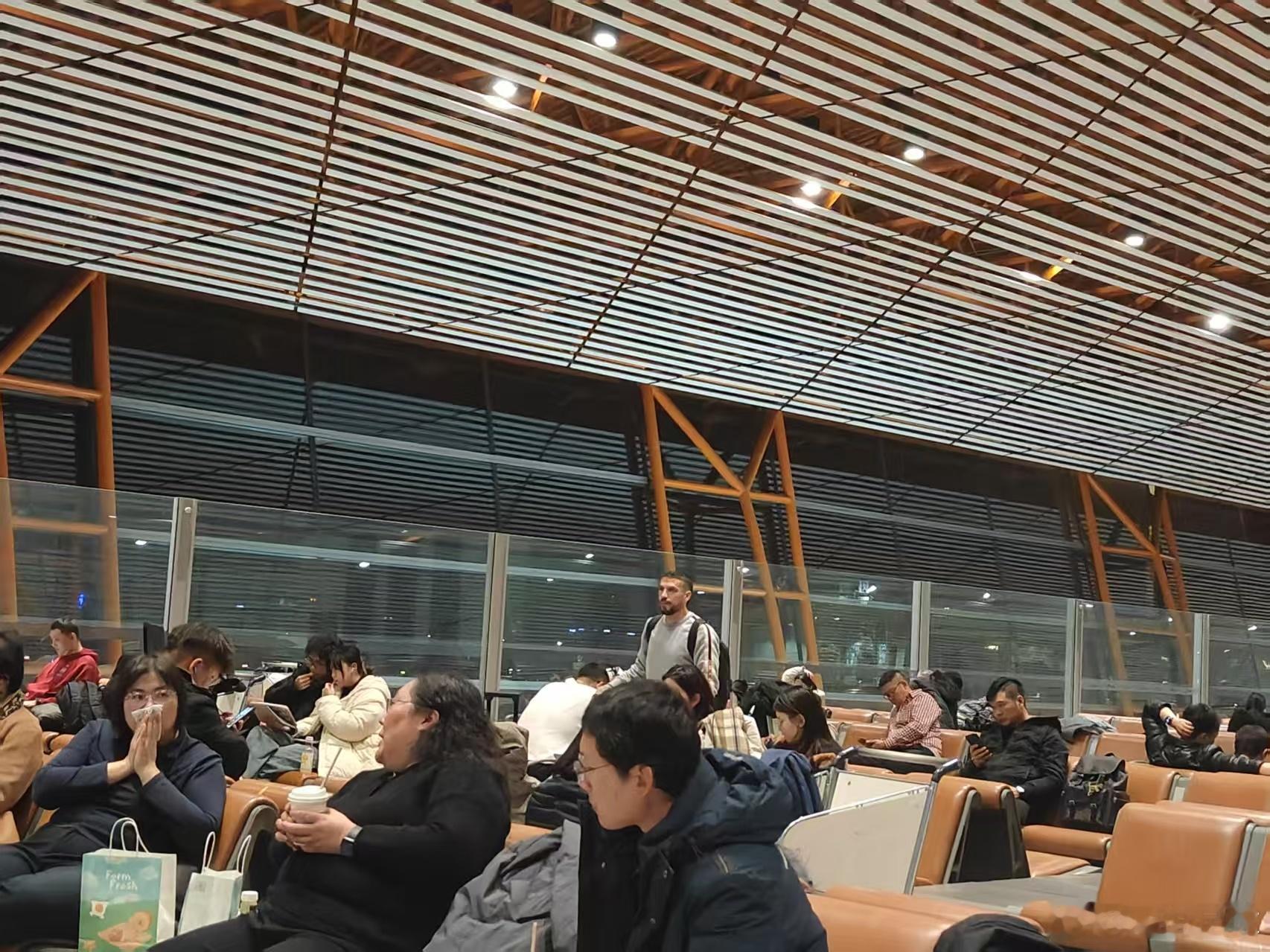 斯坦丘抵达大连！斯坦丘加盟大连英博中超联赛