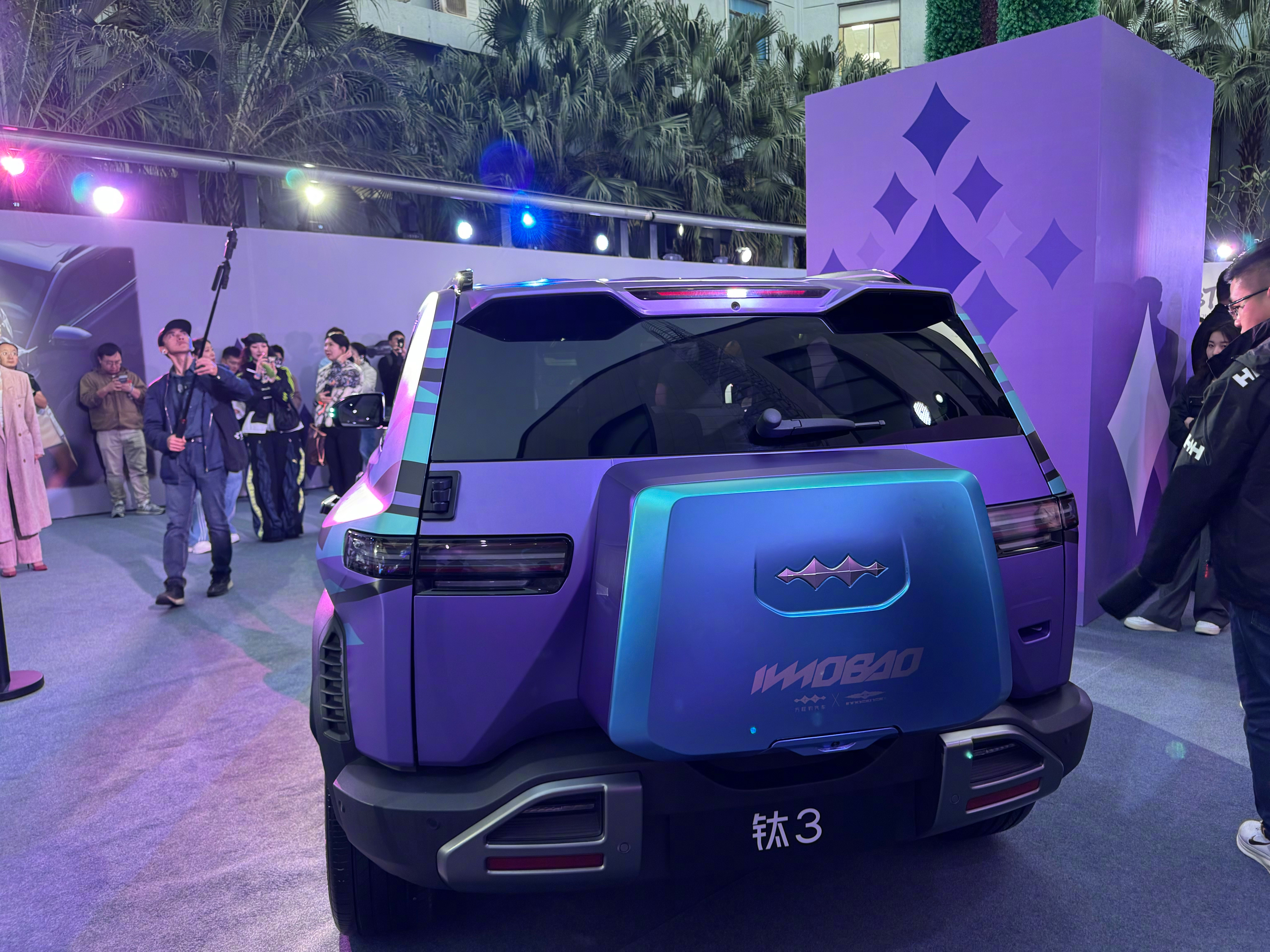 方程豹钛 3 闪充版，主要是显著提升车主补能体验，大概 10 分钟左右（10%-