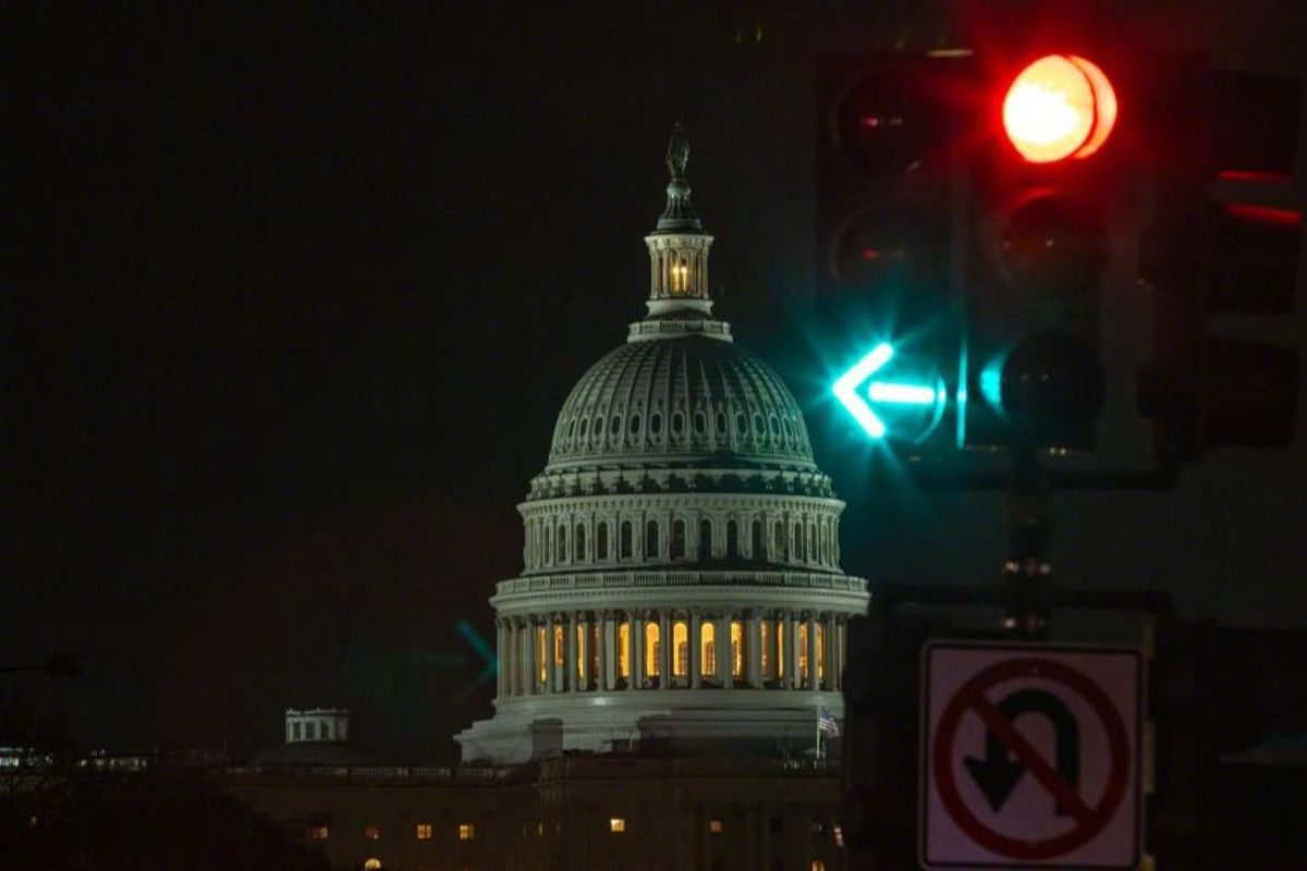  【 ，将对临时拨款法案进行最终表决】当地时间11月12日，美国众议院以213票
