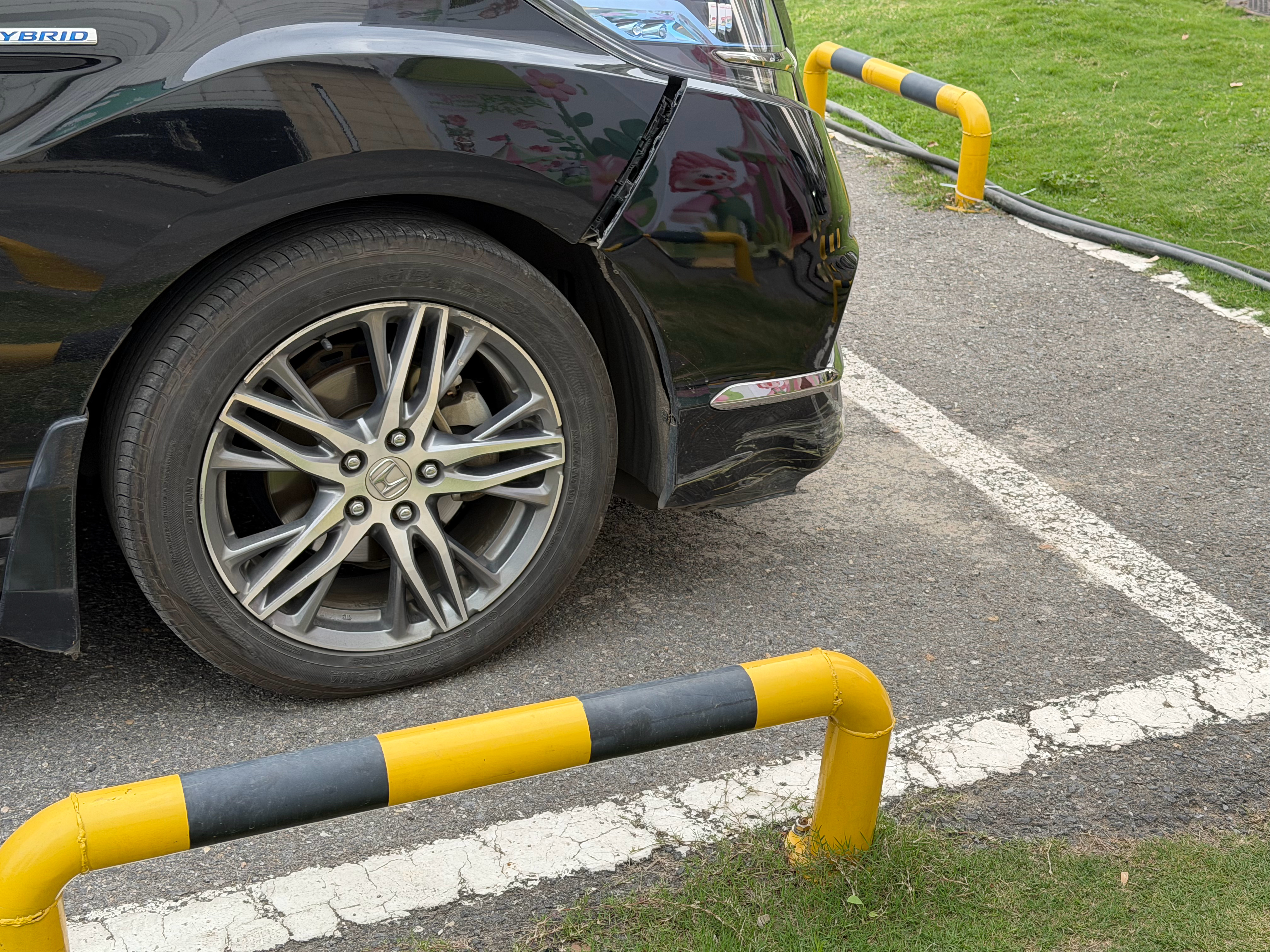 这个车质量真的太好了刚蹭一下杠子全烂了