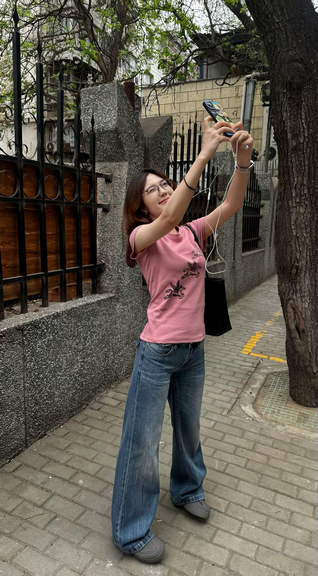 你别说，拍的还真像在乌鲁木齐。温柔粉t
