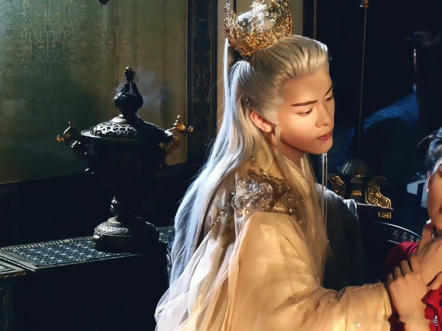 #曾舜晞[超话]##曾舜晞用最冷酷的眼神喝最Q的水#真的太喜欢哥哥了而且我觉得这