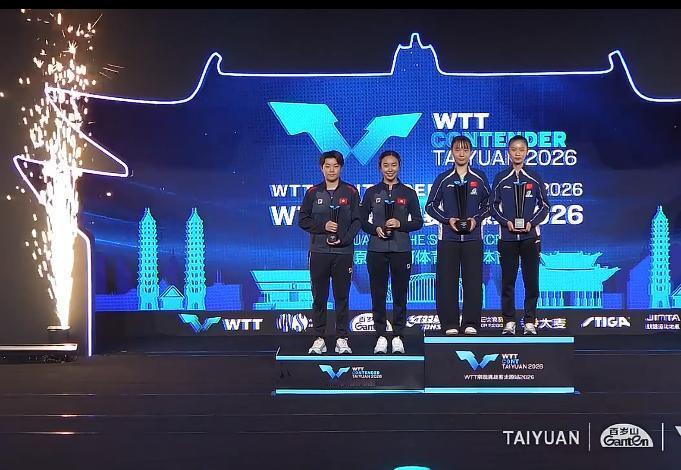 一场激烈的太原站乒乓球比赛，
国乒双冠王出现，
石洵瑶帮助2人夺冠？

石洵瑶/