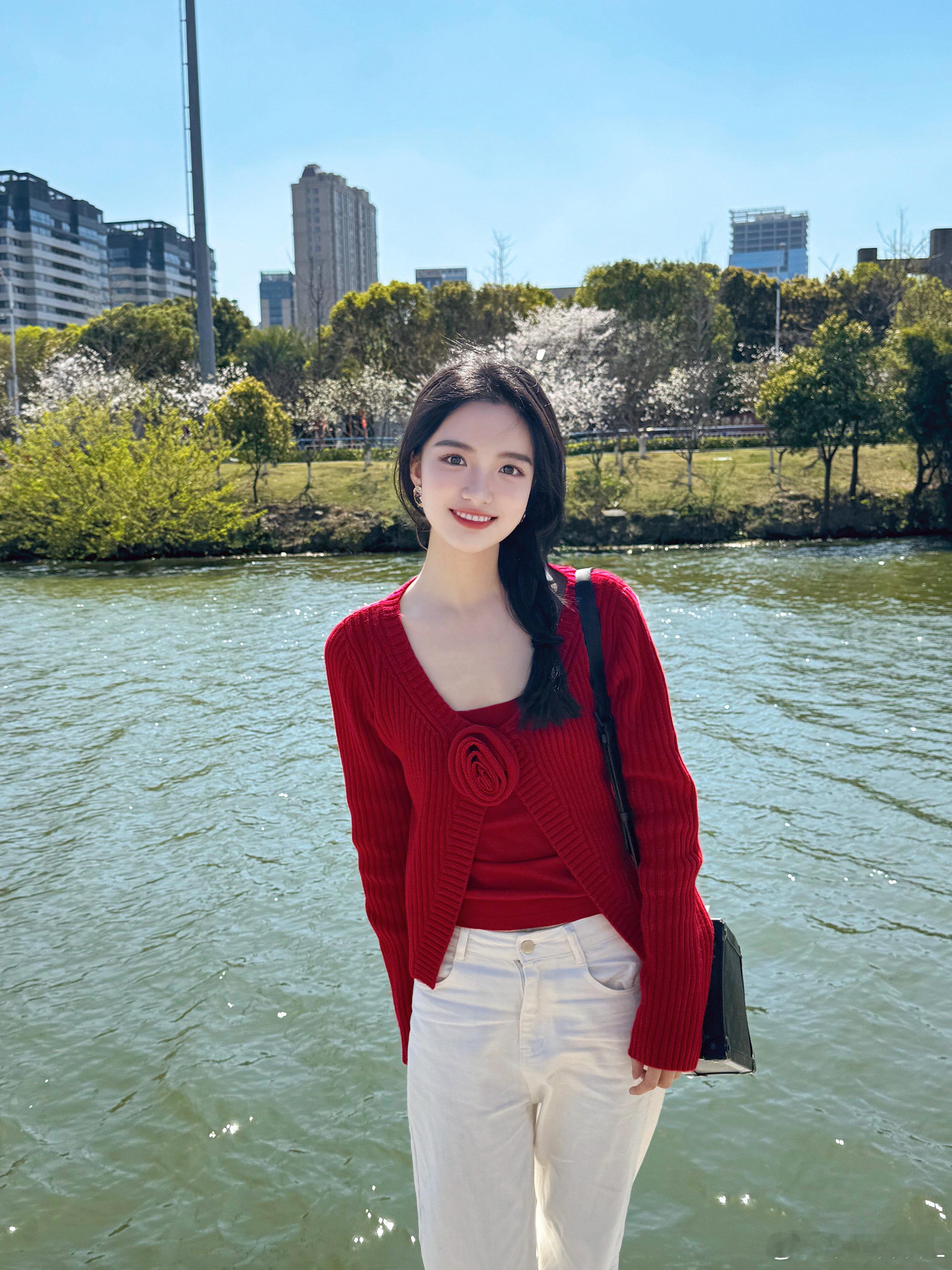 允许一切发生，相信春天会带来希望和浪漫 ​​​