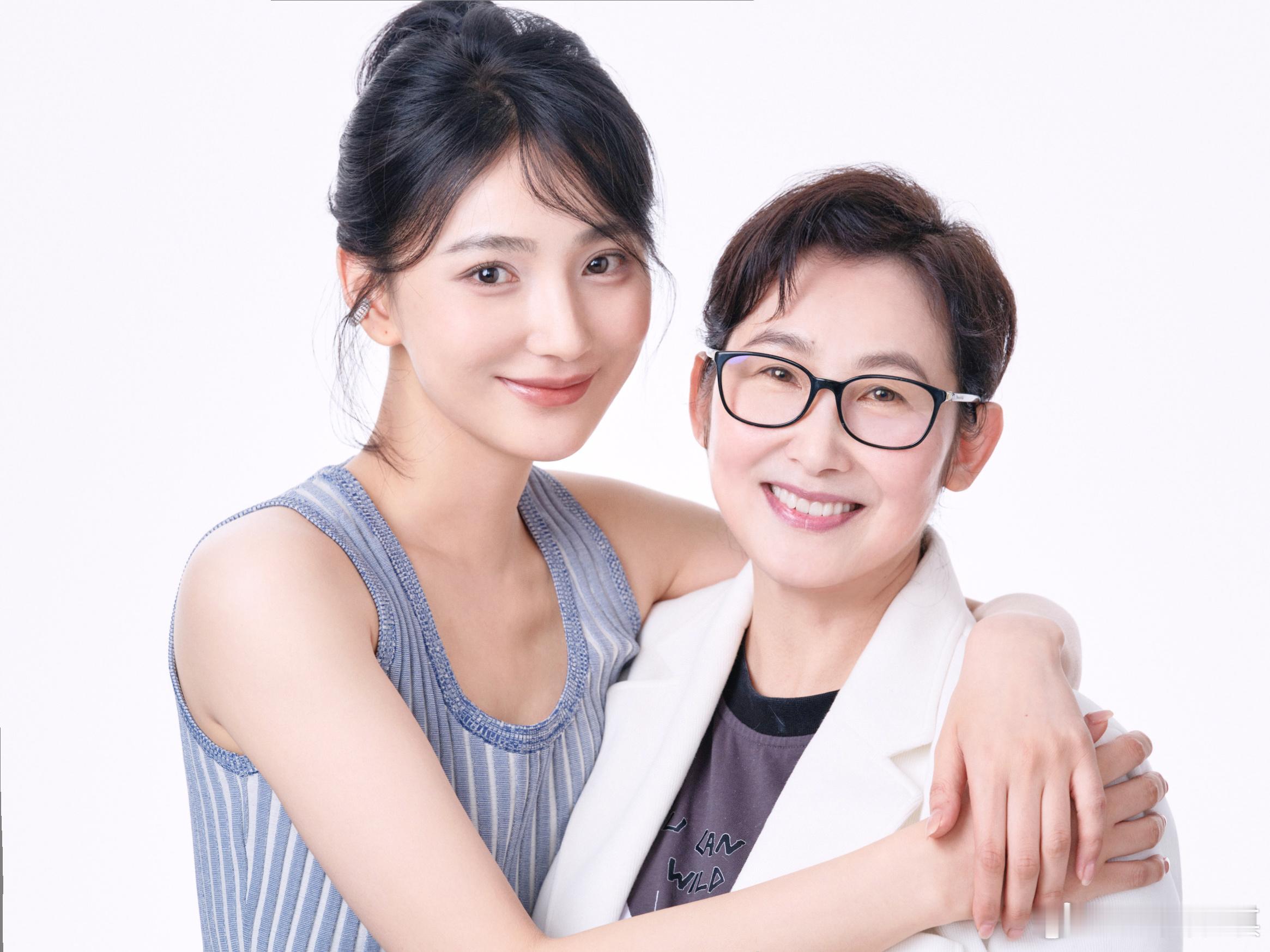 ❤️节日快乐妈咪👩怎么有人戴老花镜🤓都好看[苦涩]闪闪发光的妈妈 ​​​