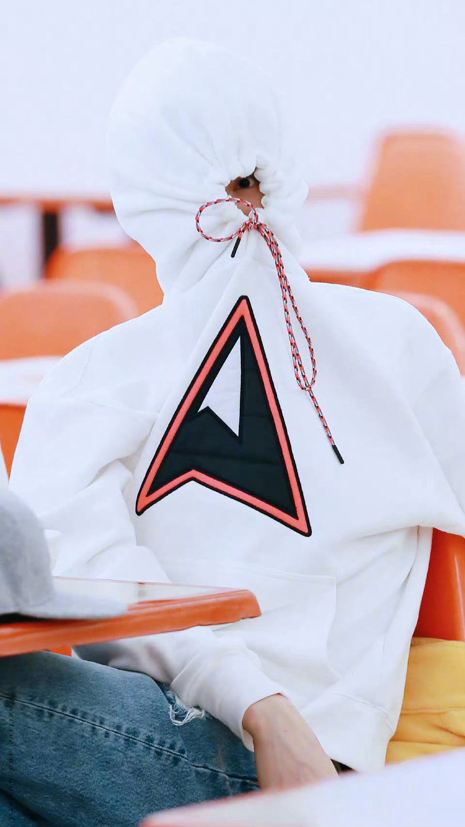 在我对鹿晗有无限依赖症的时候却是他最不想出来的时候命好苦