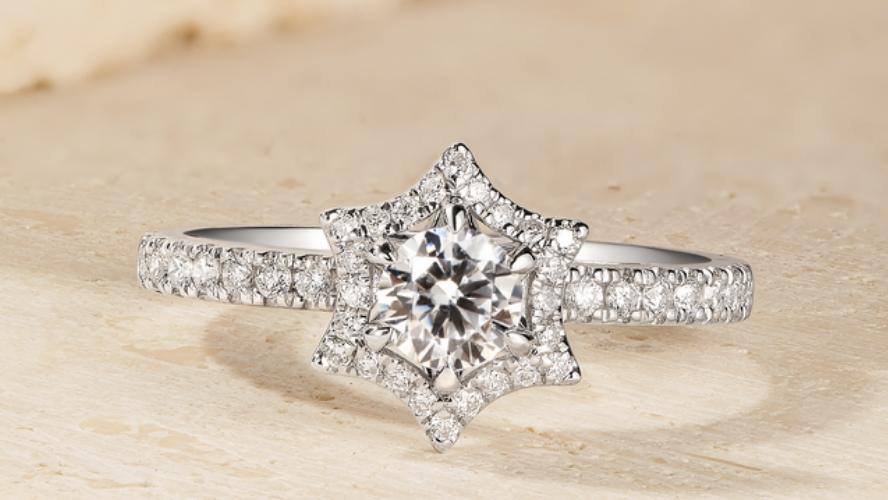 钻戒的意义
有网友发视频吐槽自己2019年结婚时花费3.6万元购买的定制钻戒，2