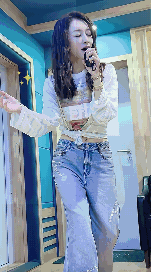 一时一境遇在李小冉身上得到了最好的验证[害羞]
李小冉参加一路繁花时性格的耿直被