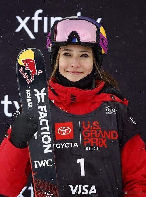 全球女运动员2025年收入榜郑钦文第五，还有一位中国运动员排在前面，你知道是谁吗