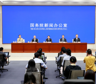 三只羊东北雨姐再被点名8月22日国新办发布会，市场监管总局称对乱象“出重拳”。开