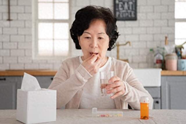 医师告诫：最能保护肝脏的行为，不是吃药！而是天天做这3事