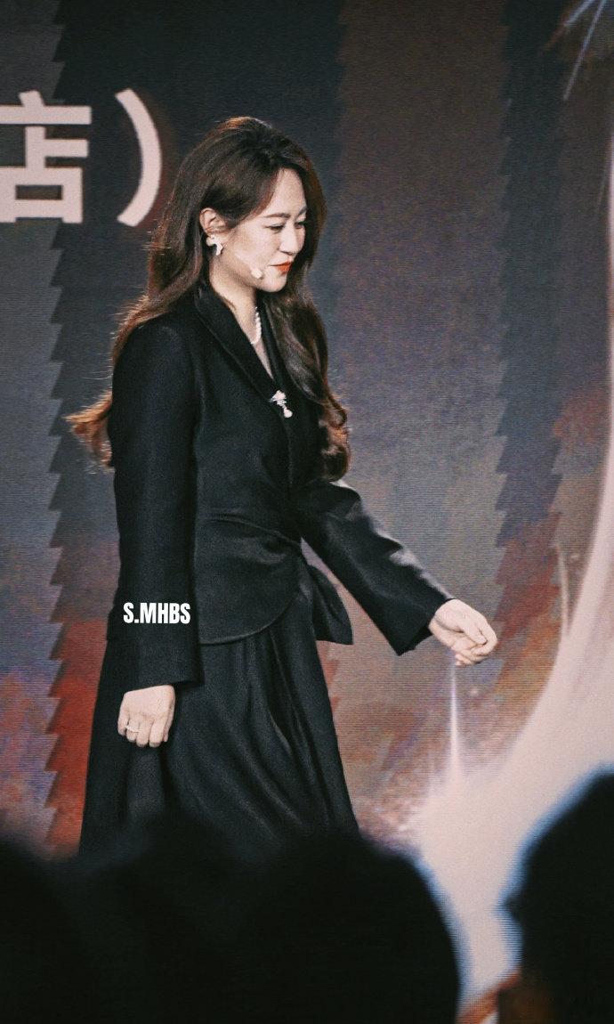 43岁马丽状态马丽真的越成熟越有韵味！43 岁状态稳得不行，气质亲切耐看，笑容温