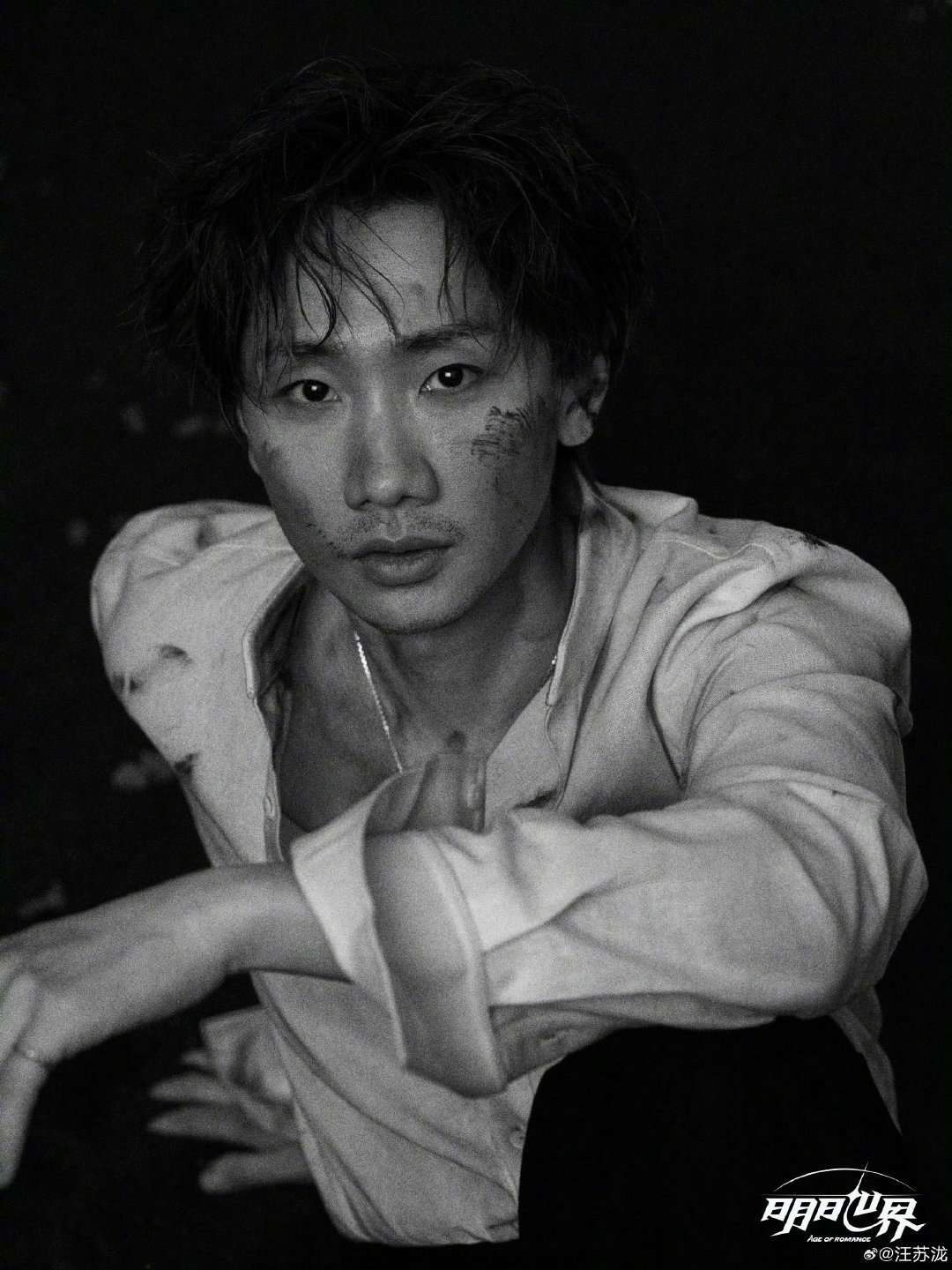 汪苏泷回信AI汪苏泷新歌回信AI汪苏泷明日世界海报面对AI对意义的叩问，汪苏泷用