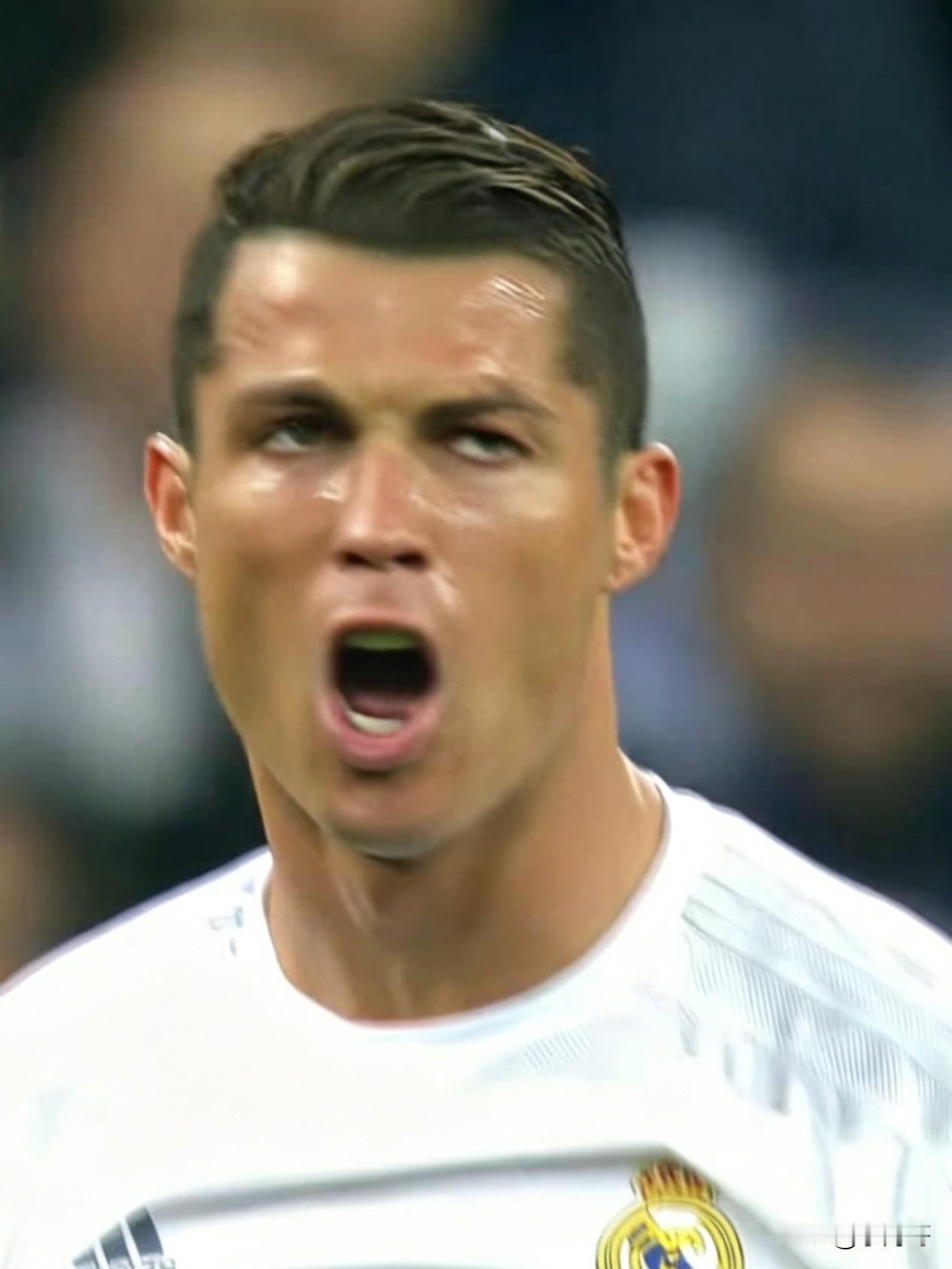 我觉得C罗的技术并不单一，而是随着职业生涯不断进化，形成了完整且顶级的技术体系。