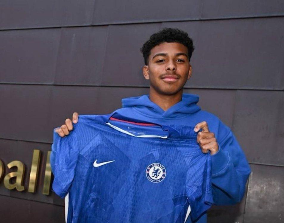 u18英超杯切尔西  官方：弟媳之子伊萨戈与切尔西签下首份职业合同。官方消息，蒂