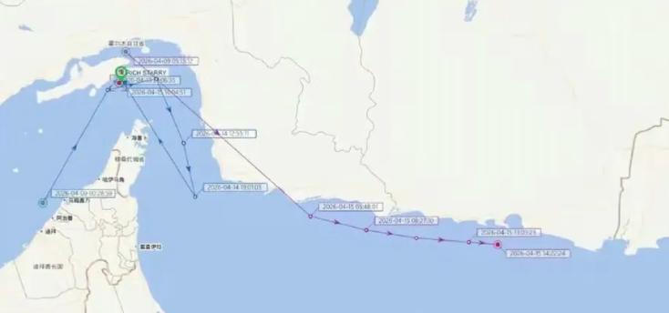 伊朗一艘3万吨的油轮走了一条新航线——全程都在伊朗领海内航行，驶出伊朗领海后直接