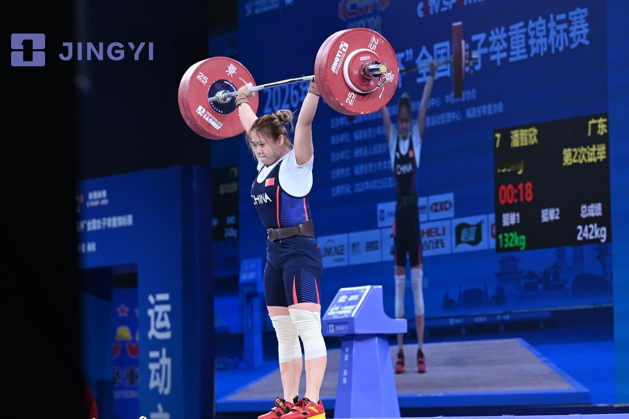 【2026年全国举重锦标赛 潘智欣夺冠】4月17日下午，在2026年全国女子举重