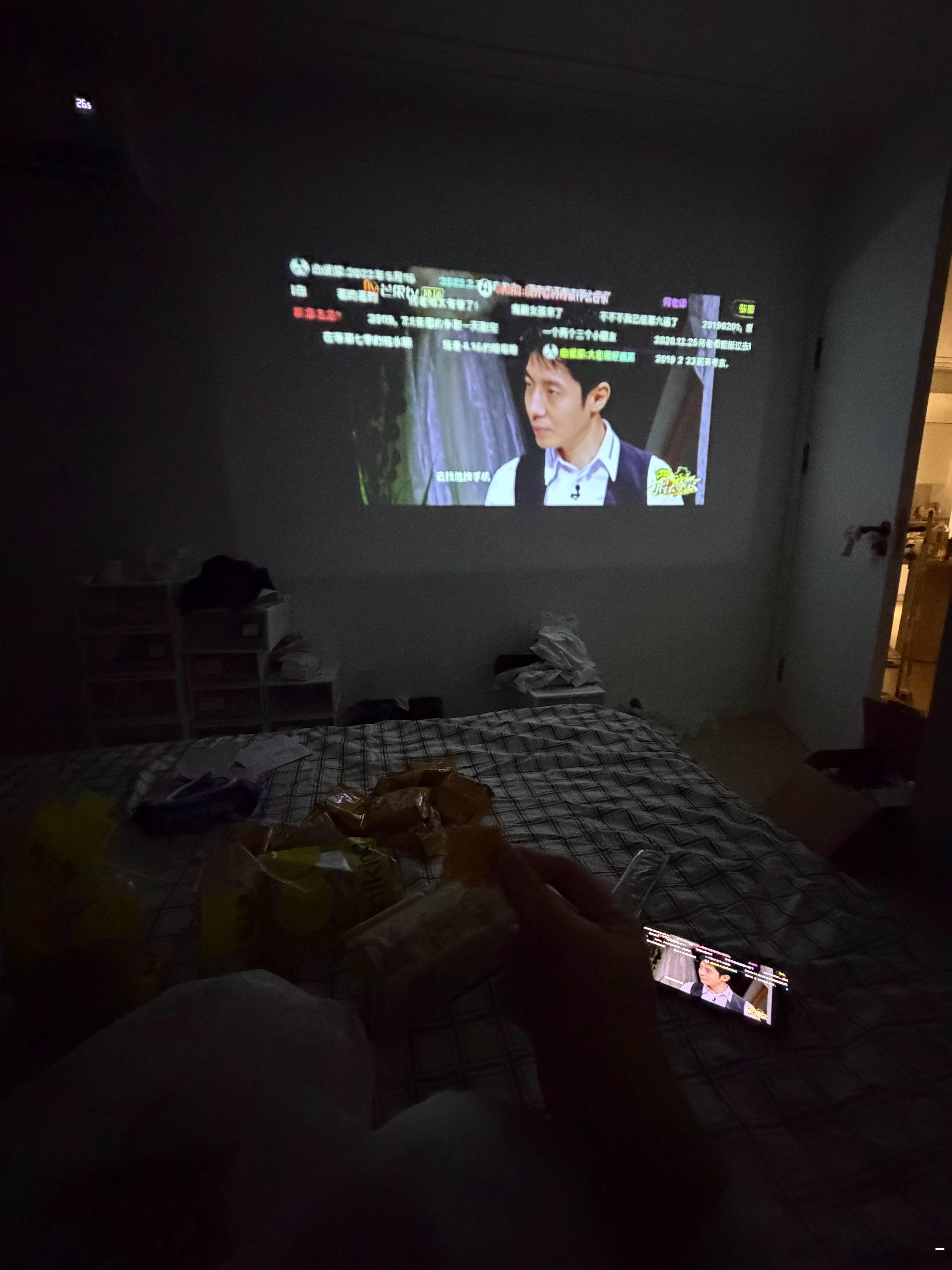 作息大紊乱每天睡到中午又喝很多茶 现在都没睡着