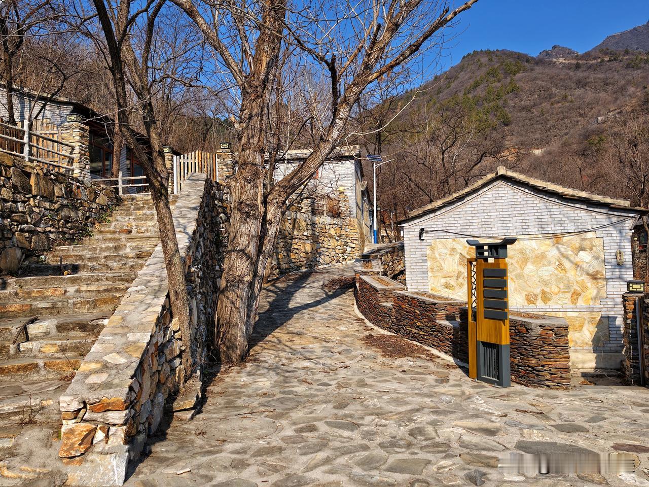 西梅花谷登山步道，京郊近期来热门的轻徒步线路之一，位于北京市房山区南窖乡的大西沟