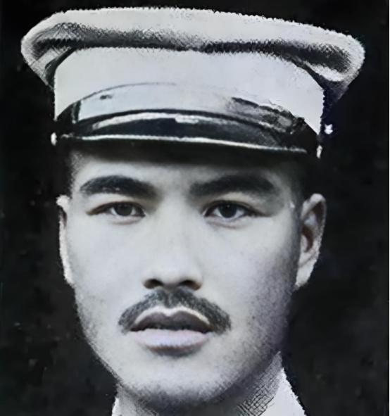 1939年他在深县杀了400名八路军战士，10年后坐进一辆“去见叶剑英”的轿车，