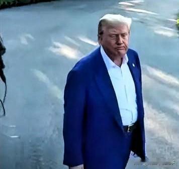 中方反制对台军售美企

这下那帮美国军火商恐怕是真睡不着觉了！
 
这消息太提气