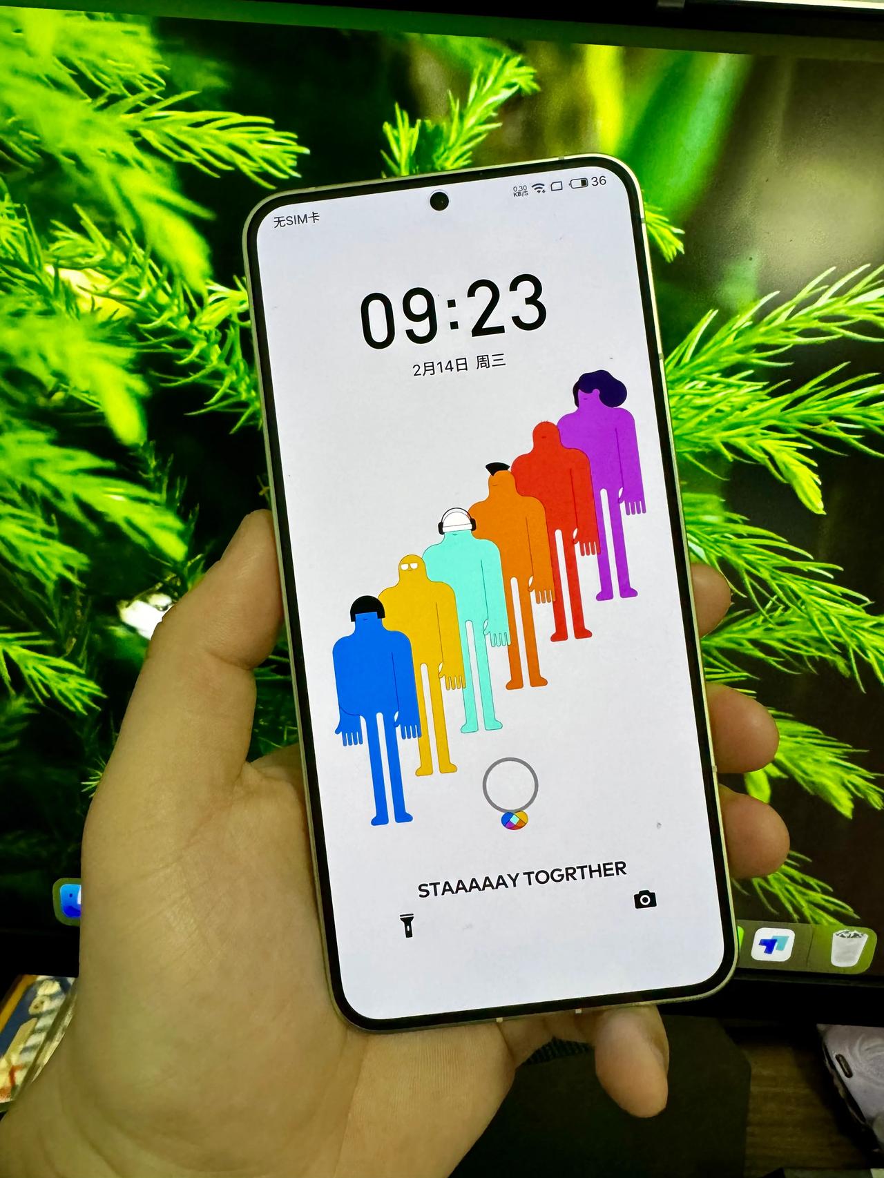 魅族21想要冲的话你得看优点。

1，白色面板没有替代品
2，灵动环交互没有替代