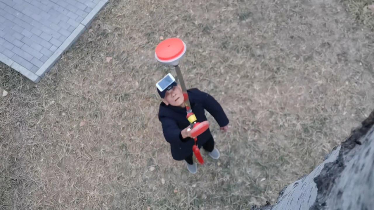 自创玩耍剑尖剑中空竹旋转！