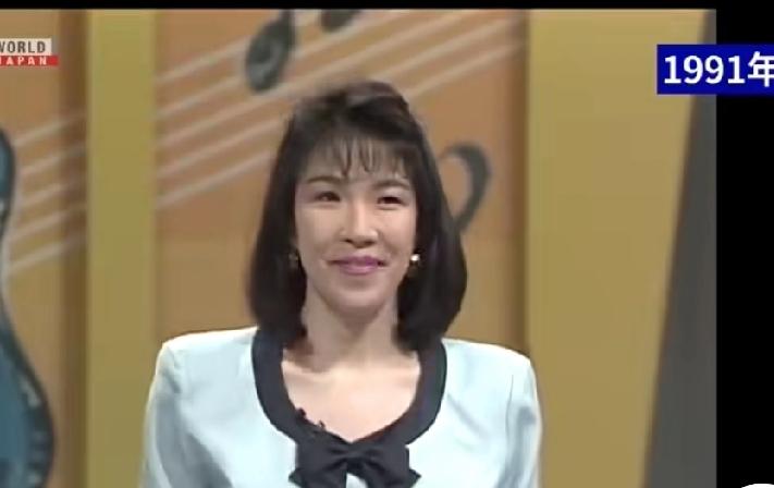 一路走来的早市瑶姐，还别说，年轻的时候有些姿色。