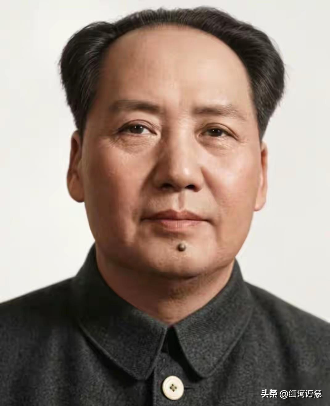 待到山花烂漫时，她在丛中笑。

她指的是谁？