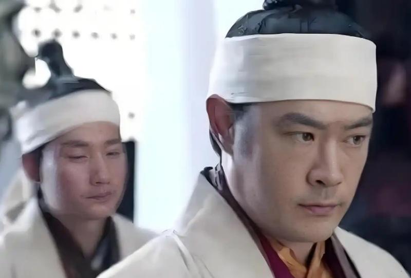 爹妈死了，回家守孝二十七个月，官丢了，工资停了，位子让别人坐了。等你守完孝回来，