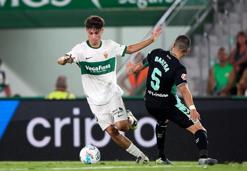 据罗马诺报道，阿森纳正在密切关注20岁埃尔切中场门多萨，球员解约金仅2000万欧