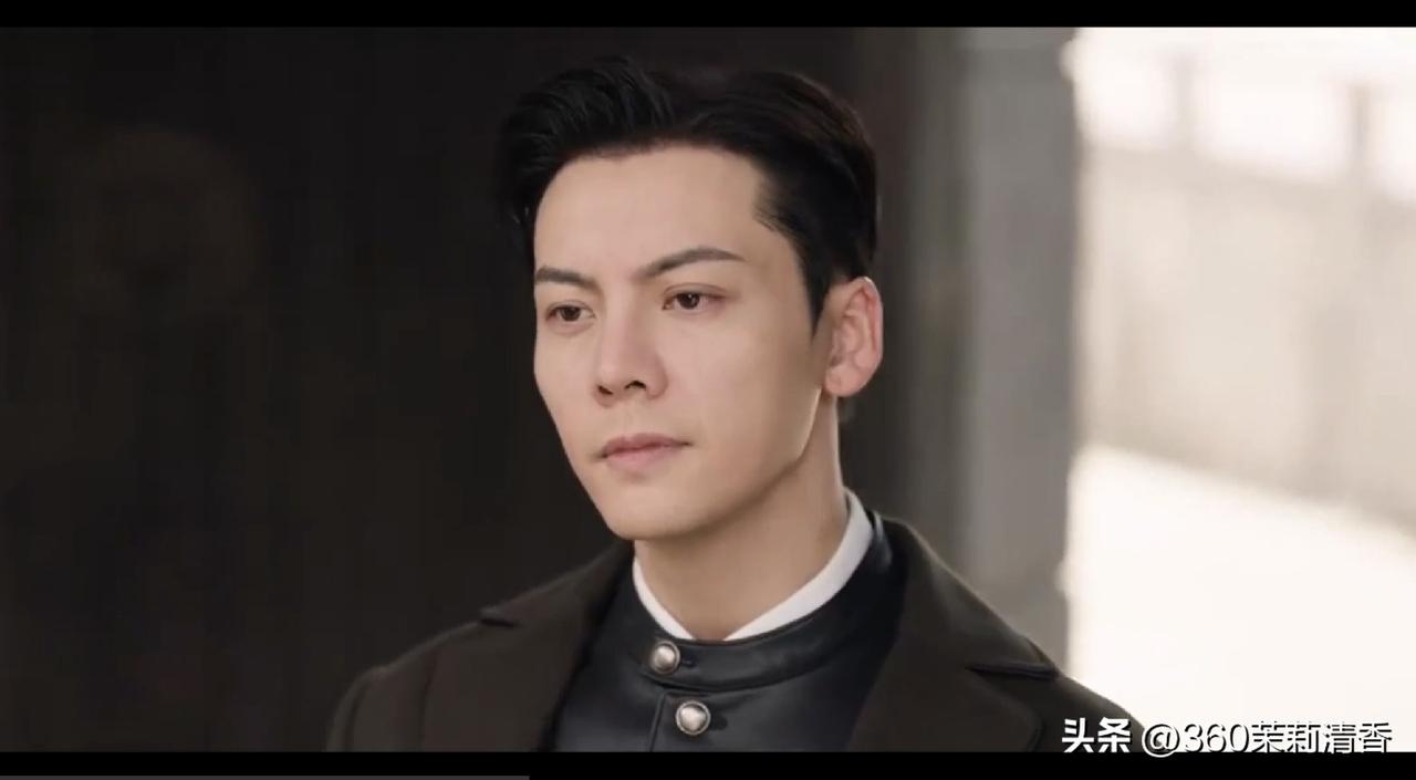 电视剧《九门》最新剧情中，吴老狗（曾舜晞饰演）成功获救，但张启山（陈伟霆 饰演）