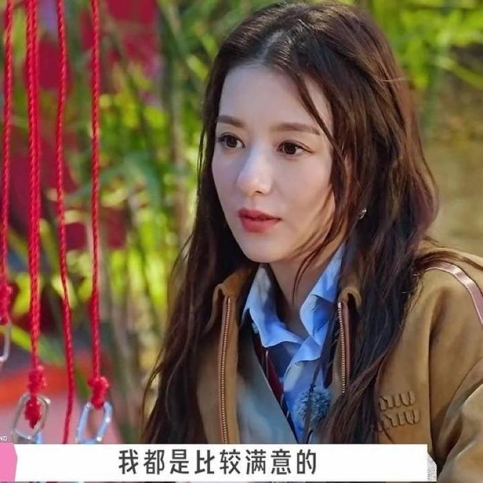 李雪琴问方媛愿不愿意换人生，方媛想都没想就说“不换”，方媛的小包20万，李雪琴的