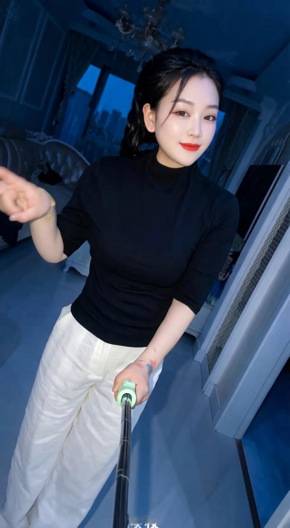 一件穿出高级感的打底衫 穿搭是女性取悦自己的艺术