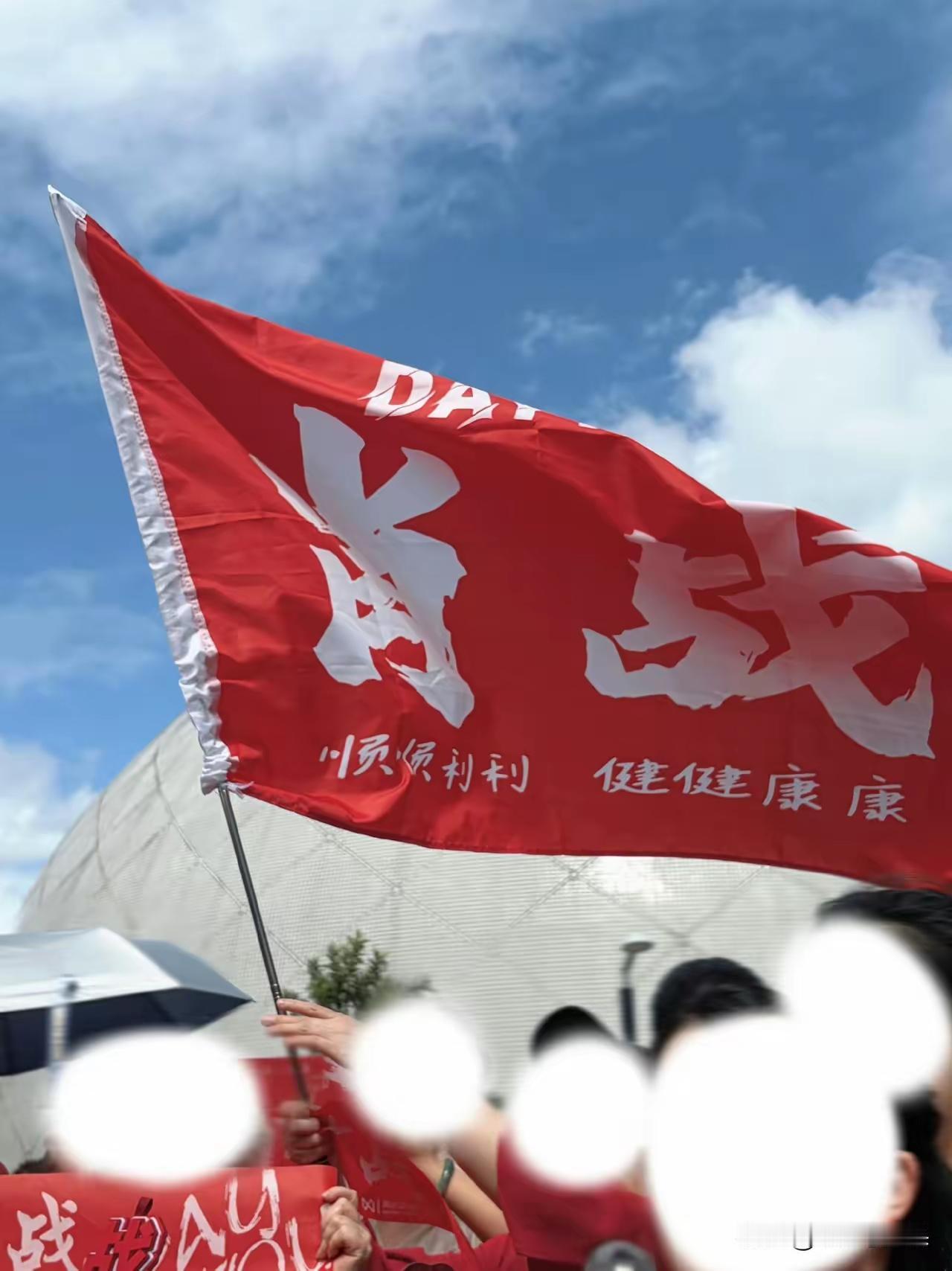 爱是尊重，不是满足你的私欲。
人贵在自重，爱他请尊重他。
