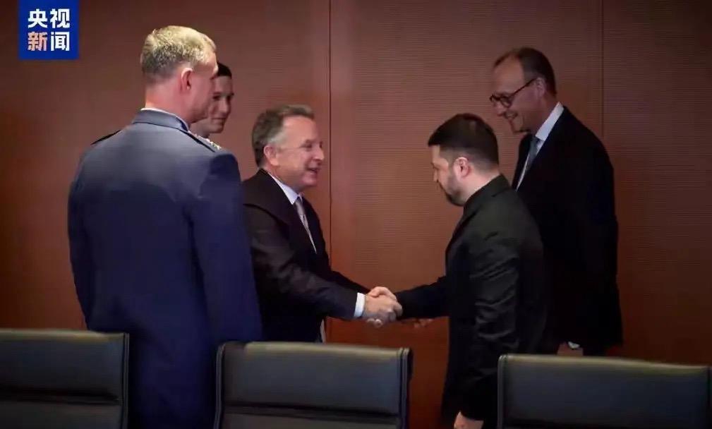 泽连斯基正式松口！12月14日坦言乌克兰放弃加入北约，这个写入宪法的多年梦想终因