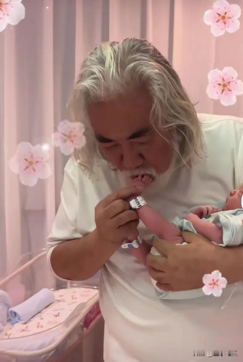 导演张纪中喜得四女，已经70多岁的张纪中跟小30多岁的妻子已经生育了二男一女前两