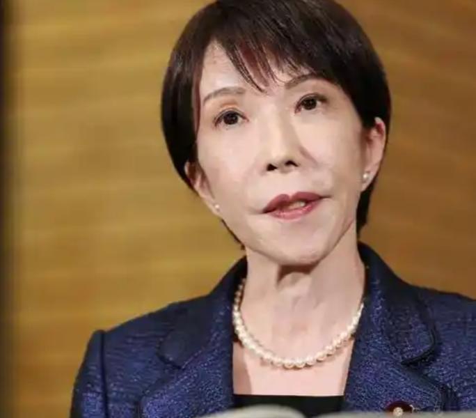 昨日，高市早苗正式更换首相公务座驾，沿用近60年的丰田世纪轿车退出舞台，取而代之