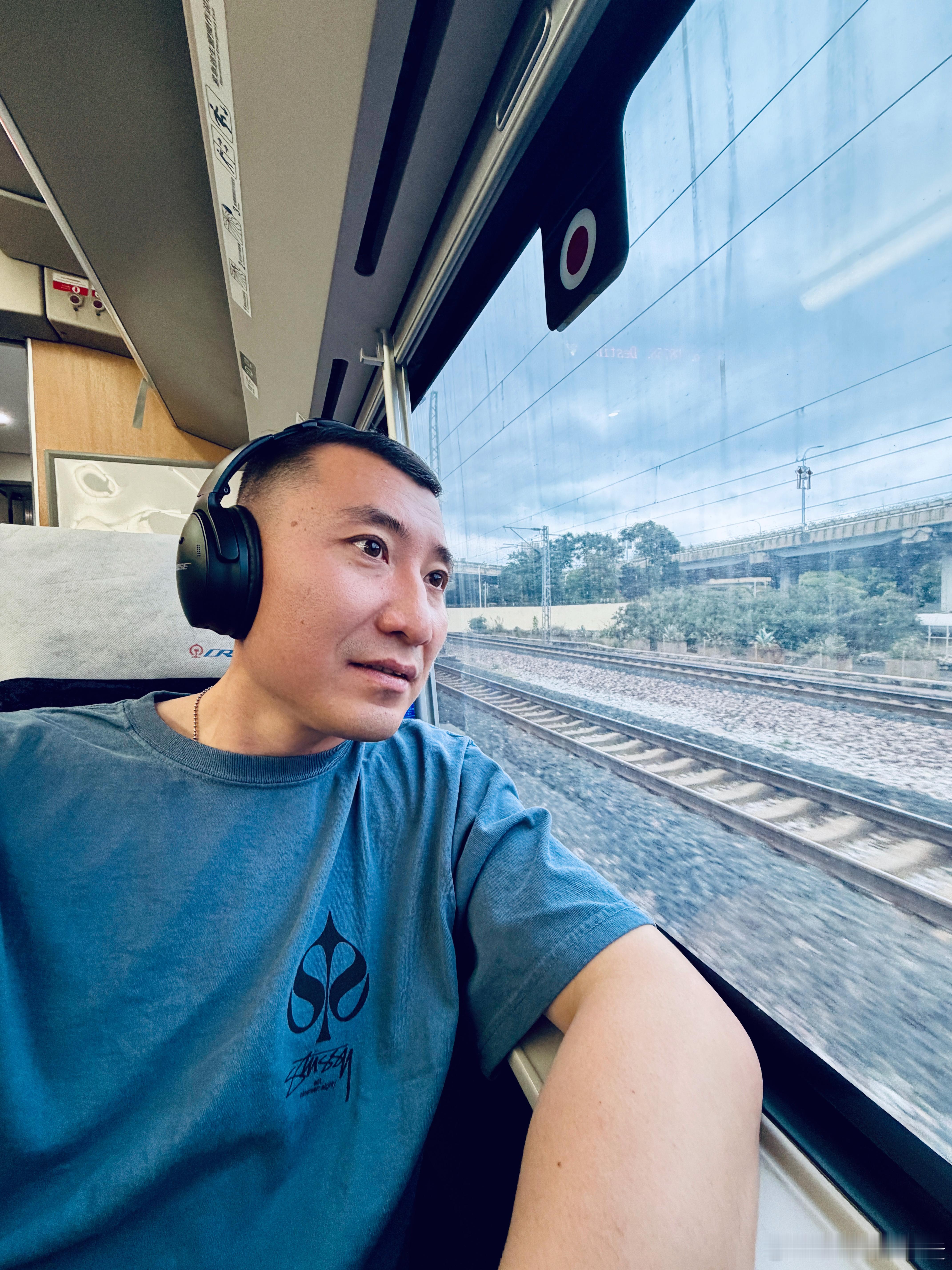 在忙碌的日常中，我们回应着许多需求和期待，却常常忘了倾听内心的声音。好梦~~~ 