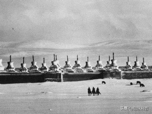 1938年，苏联以残忍的方式处决了2万余名外蒙古高官显贵，其中包括蒙古王后吉尼皮