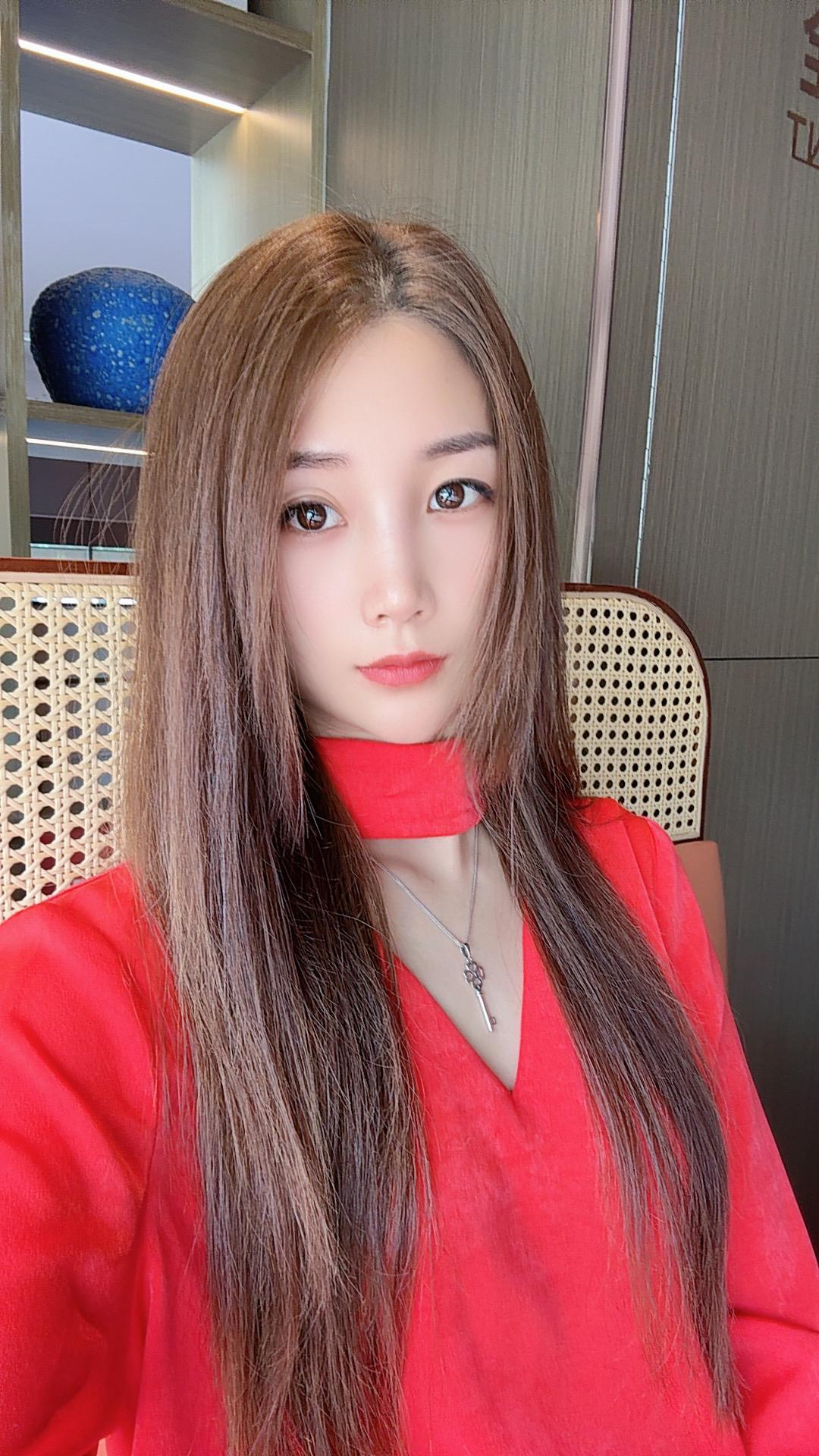 生活如果不宠你，你更要自己善待自己。这一生，风雨兼程，就是为了遇见最好...