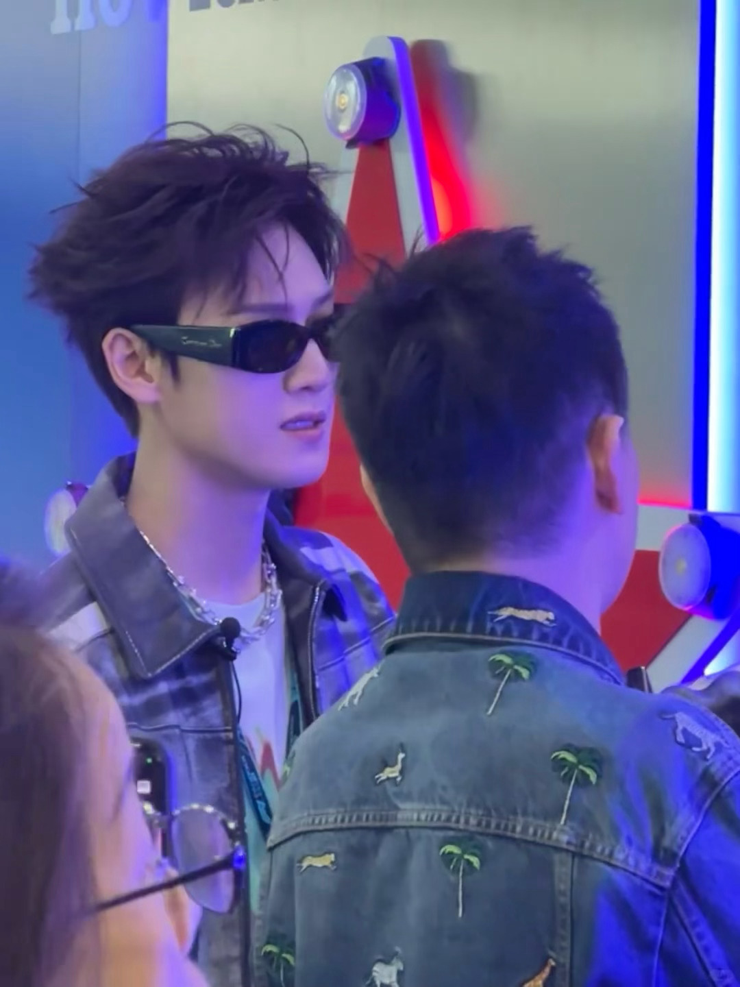 李昀锐首波f1观赛路透来了我勒个潮男出街百变小林 李昀锐F1赛车服造型