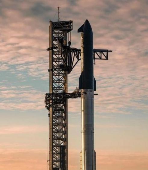 外媒：星舰一旦成功，将彻底终结中国卫星发射海外订单。
外媒指出星舰全面成功后，中