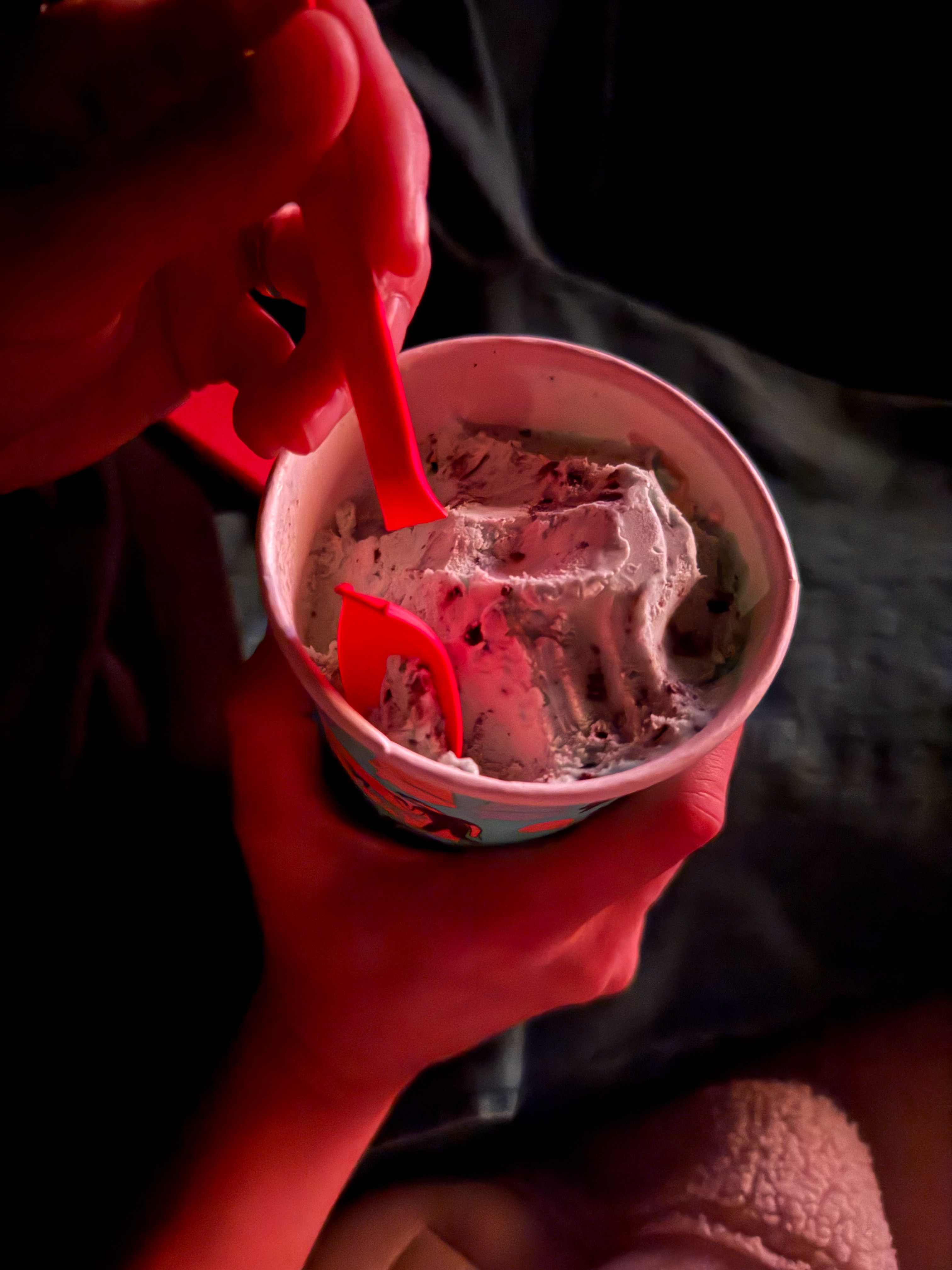 好消息：去看《疯狂动物城》啦更大的好消息：提前买了 DQ 的邦邦硬冰淇淋✨按时髦