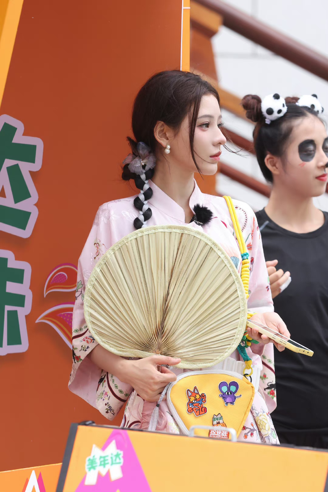#张予曦一个小时的发型白做了#真的很喜欢城市捉迷藏这个综艺节目。追逐打闹，欢乐无