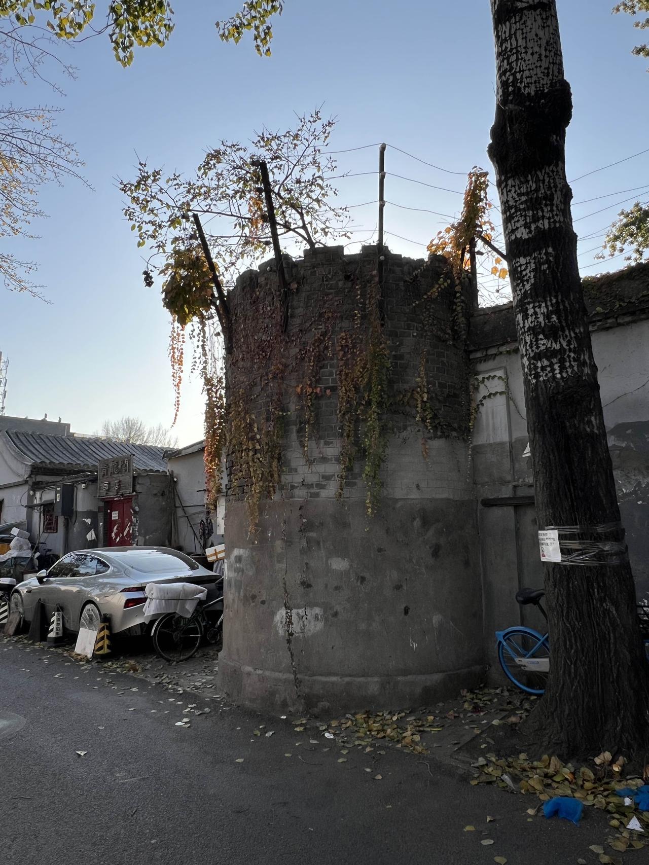 这里曾是明代的火炮制造厂，清朝后期改为监狱，历经两百余年，直到2008年才终结关