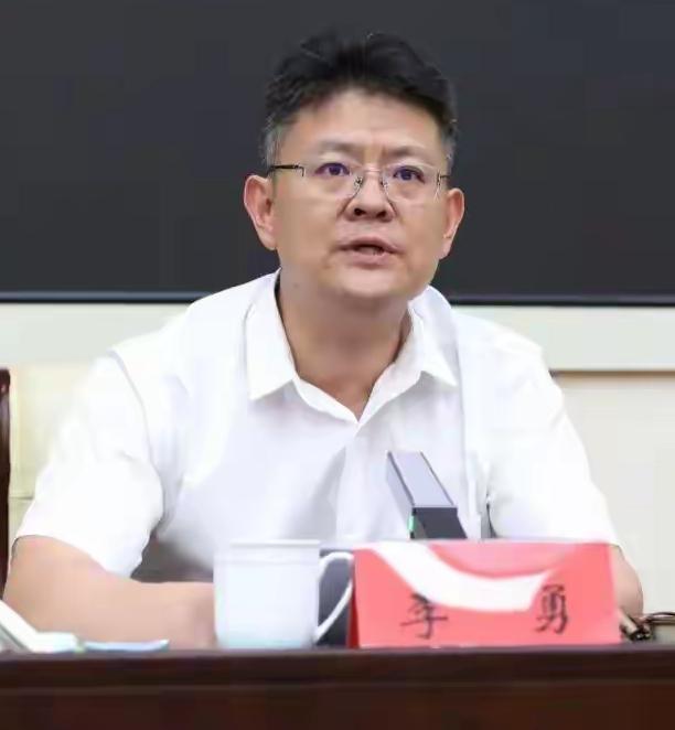 乌兰察布市，继东斌和勇子后，今天一下子挂出来3个县份的1号！

且都是任上官宣！