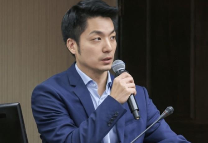 台北市市长蒋万安曾宣称，如果大陆继续在台海进行军机绕台和军演的话，他就要暂停双城