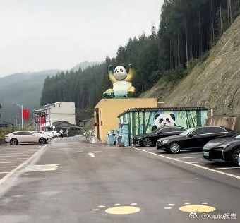 男子停车费超20000000不敢取车9月28日，一位驾驶川A×××××××牌照的